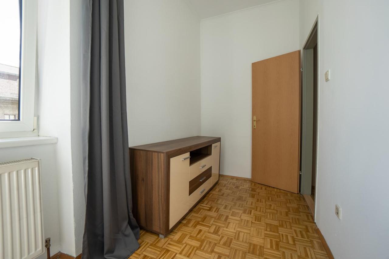 וינה Two Bedrooms Family Nice Apartment מראה חיצוני תמונה