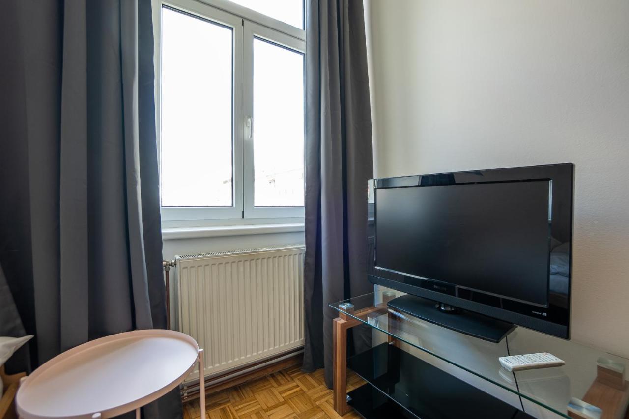 וינה Two Bedrooms Family Nice Apartment מראה חיצוני תמונה